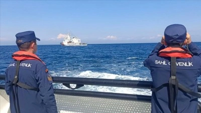 Antalya a&ccedil;ıklarında d&uuml;zensiz g&ouml;&ccedil;menleri taşıyan bot battı