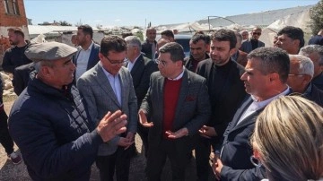 Antalya Büyükşehir Belediye Başkan Adayı Tütüncü hortumun zarar verdiği çiftçileri ziyaret etti