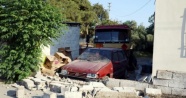 Antalya’da akaryakıt tankeri evin bahçesine daldı
