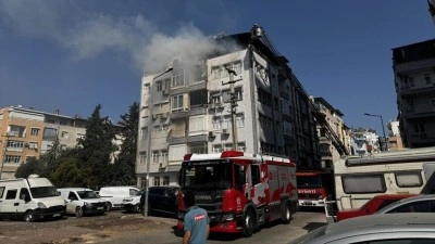 Antalya'da apartmanın teras katında &ccedil;ıkan yangında mahsur kalan 2 kişi kurtarıldı
