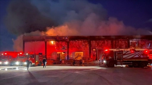 Antalya'da depoda &ccedil;ıkan yangın kontrol altına alındı