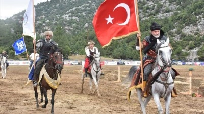 Antalya'da "K&ouml;kb&ouml;r&uuml; M&uuml;sabakaları ve Geleneksel Atlı Spor G&ouml;sterileri" yapıldı