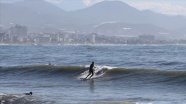 Antalya'da ocakta sörf keyfi yaptılar