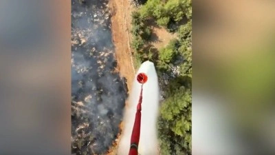 Antalya'da orman alanı dışındaki arazide &ccedil;ıkan yangına m&uuml;dahale ediliyor