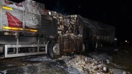 Antalya'da şeker yüklü tırda yangın çıktı