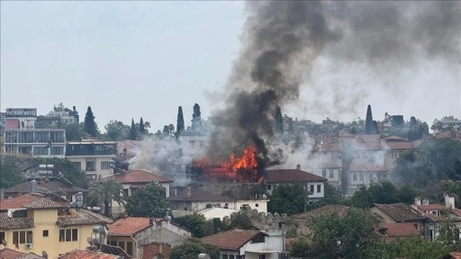 Antalya'da tarihi Kaleiçi'nde çıkan yangın kontrol altına alındı