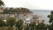 Antalya&#39;da tur teknesi yan yattı: 73 kişi kurtarıldı