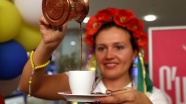Antalya'da yabancı gelinler Türk kahvesi pişirdi