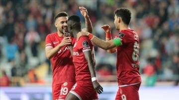 Antalya derbisinde gülen taraf Antalyaspor oldu