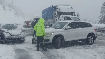 Antalya-Konya kara yolunda kar yağışı ulaşımı aksatıyor