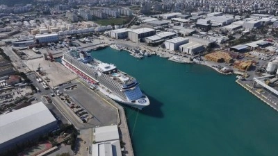Antalya Limanı'nda kruvaziyer trafiği hareketlendi