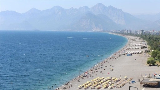 Antalya sahillerinde yoğunluk sürüyor