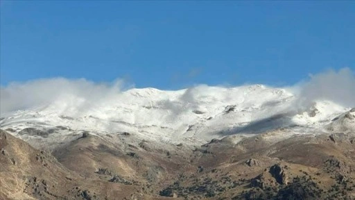 Antalya ve Muğla'da yüksek kesimlerine mevsimin ilk karı yağdı
