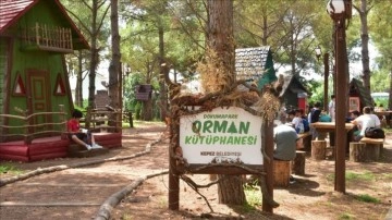 Antalya'da kurulan 'Orman Kütüphanesi' kitapseverleri ağırlıyor