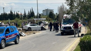 Antalya'da midibüs ve otomobilin çarpışması sonucu 29 kişi yaralandı