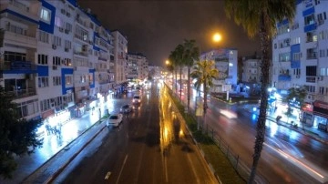 Antalya'da şiddetli yağış hayatı olumsuz etkiledi: 5 ilçede eğitime 1 gün ara verildi