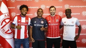 Antalyaspor, 4 yeni transfer için imza töreni düzenledi