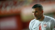 Antalyaspor&#039;da Podolski 3-4 hafta sahalardan uzak kalacak