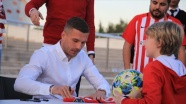 Antalyaspor'da Podolski için imza günü etkinliği yapıldı
