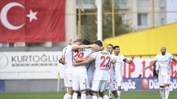 Antalyaspor, deplasmandaki galibiyet özlemine İstanbulspor'u yenerek son verdi