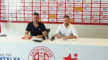 Antalyaspor, Hakan Özmert ile 1 yıllık yeni sözleşme imzaladı