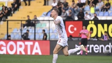 Antalyaspor'da 4 gole ulaşan Adam Buksa, takımın en skorer oyuncusu oldu