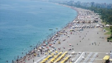 Antalya'ya gelen turist sayısı sektörün yüzünü güldürdü