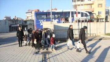 Antalya'ya getirilen depremzedeler konaklayacakları tesislere yerleştiriliyor