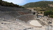 Antik dünyanın gözdesi &#039;Efes Tiyatrosu&#039; 3 yıl aradan sonra sanat için kapılarını aralıyor