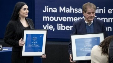 AP'de, bu yıl Mahsa Emini ile İranlı kadın hareketine verilen Sakharov Ödülü için tören düzenle