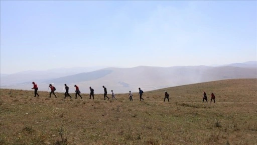 Ardahan'da 30 Ağustos Zafer Bayramı dolayısıyla tarihi tabyaya yürüyüş düzenlendi