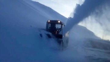 Ardahan-Şavşat kara yolunda karla mücadele çalışması sürüyor