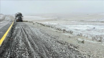 Ardahan'da kar yağışı yüksek kesimleri beyaza bürüdü