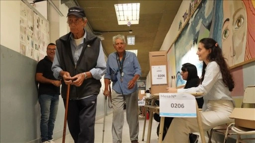 Arjantin'de halk, parlamento seçimleri için sandık başına gidecek