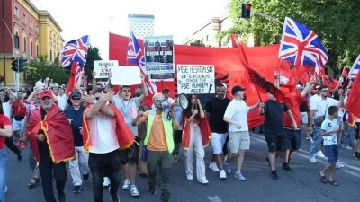 Arnavutluk'ta Zvernec'teki turizm projesine karşı g&ouml;steriler 14. g&uuml;n&uuml;nde s&uuml;r&uuml;yor