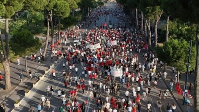 Arnavutluk'ta Zvernec'teki turizm projesine karşı g&ouml;steriler 15. g&uuml;n&uuml;nde s&uuml;r&uuml;yor