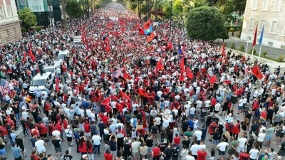 Arnavutluk'ta Zvernec'teki turizm projesine karşı g&ouml;steriler 21. g&uuml;n&uuml;nde s&uuml;r&uuml;yor