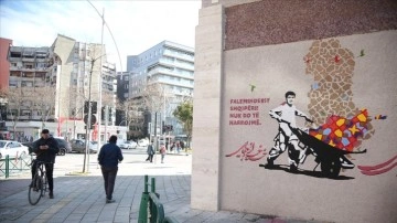 Arnavutluk'un başkenti Tiran'ın binalarını sanata dönüştüren duvar resimleri