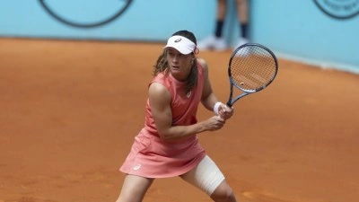 Art arda iki İspanyol tenis&ccedil;iyi eleyen Zeynep S&ouml;nmez, Madrid'de 3. tura y&uuml;kseldi