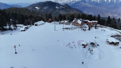 Artvin Atabarı Kayak Merkezi ziyaret&ccedil;ilerini ağırlamaya devam ediyor