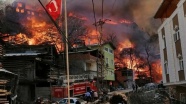 Artvin&#039;de bir köyde çok sayıda eve sıçrayan yangına müdahale ediliyor