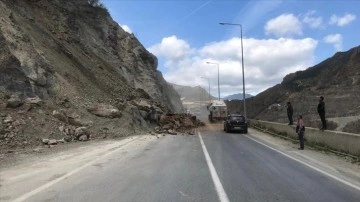 Artvin-Erzurum kara yolunda ulaşım tek şeritten kontrollü sağlanıyor
