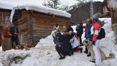 Artvin'in karla kaplı Maden k&ouml;y&uuml; fotoğraf tutkunlarını ağırladı