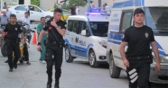 Asayiş uygulamasında polise silah çektiler: 2 polis yaralı