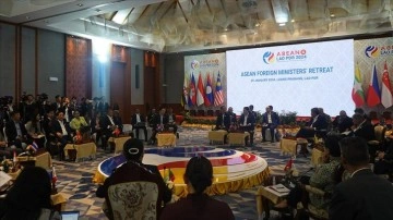 ASEAN dışişleri bakanları Laos'ta bir araya geldi