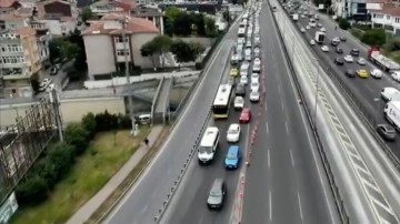 Asfalt yenileme çalışması yapılan Haliç Köprüsü'nde trafik yoğunluğu