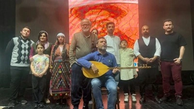 Aşık Veysel'in hayatı tiyatro oyunu olarak sahneye taşınıyor