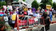 Askeri darbeyi protesto eden Myanmarlılar &#039;bozuk araba&#039; hareketi başlattı