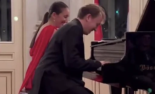 Aşkla AKM’nin yolunu tuttular -Selçuk Aka, magazin dünyasından yazdı-