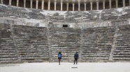 Aspendos Antik Tiyatrosu yeni dönemin ilk ziyaretçilerini kabul etti